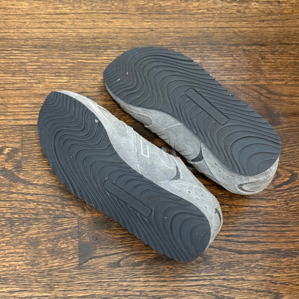 New Balance 555 Retro Charcoal Grey Suede Sneaker, Size 6 - Picture 10 of 15